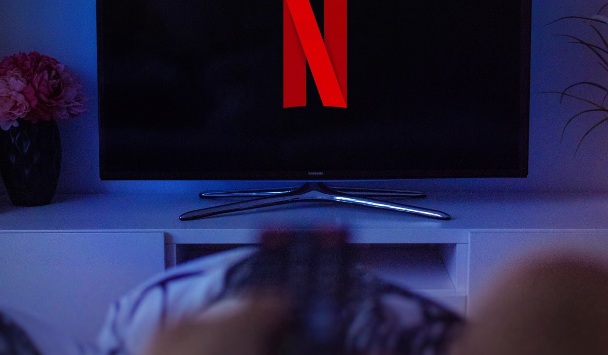 Netflix logo on Samsung tv in a dark room